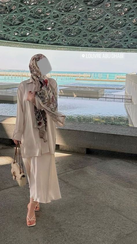 50+ Hijabi Outfits for the Summer Season - Boss Babe Chronicles Classy Dress Hijab, Hijabi Classy Outfit, Hijab Fashion Inspiration Summer, Summer Outfit Hijab, Summer Modest Outfits Muslim, Hijabi Outfits Summer, Summer Hijabi Outfits, Classy Hijab Outfits, Elegant Classy Dress