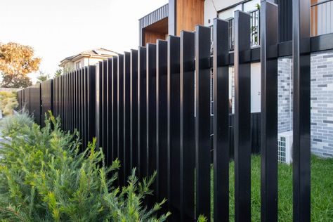 Black Balustrade, Batten Fence, Aluminum Pool Fence, Aluminum Pool, Palisade Fence, Metal Fences, Security Fencing, Entrance Landscaping, Small Backyard Garden Design