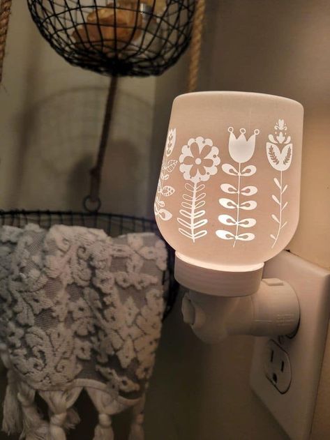 Traditional yet trendy, this folk-art design adds a fun floral touch to any space Wax Warmer Aesthetic, Colored Light Bulbs, Folk Flowers, Zen Den, Scentsy Warmers, Scentsy Wax Bars, Party Pics, Wickless Candles, Electric Candle Warmers