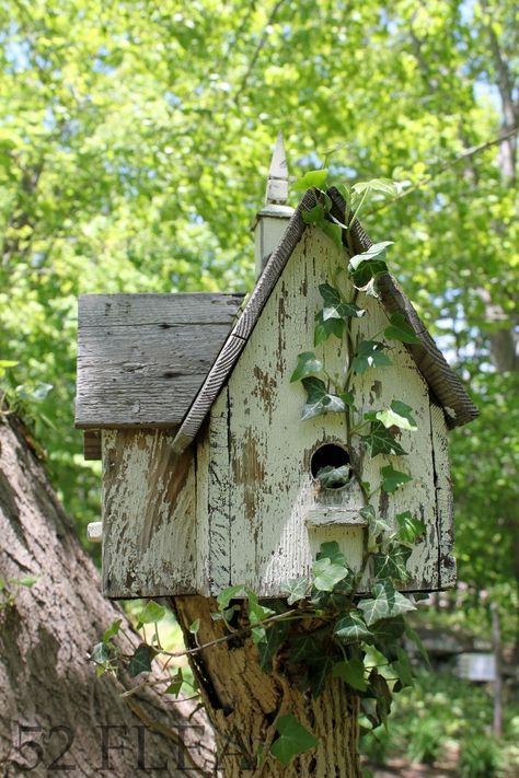 Unique Garden Decor, Beautiful Birdhouses, Birdhouses Rustic, Garden Birdhouses, Bird Boxes, Odaiba, Unique Gardens, Garden Decorations, Bird Cages