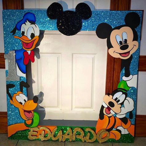 Mickey Mouse photo frame Mickey Mouse Photo Frame, Selfie Frames Ideas School, Minnie Mouse Photo Frame, Disney Photo Booth, Mickey Photo Booth, Diy Clubhouse, Disney Photo Frame, Mickey Mouse Photo Booth, Birthday Banner Diy