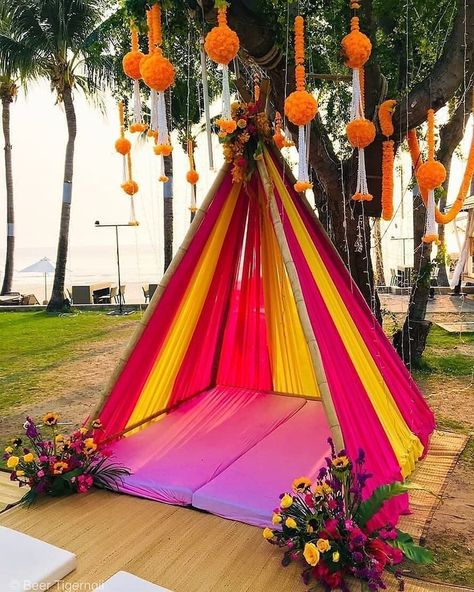 Indiagram Wedding Community 🦋’s Instagram post: “Let's tent it out for your #mehndi ⛺️ #IndiagramWedding _____________________ 📸/Decor: Tap for Details #weddingdecor #mehendidecor…” Beach Wedding Setup, Haldi Ceremony Decorations, Desi Wedding Decor, Marriage Decoration, Mehndi Decor, Peacock Decor, Wedding Backdrop Design, Casual Decor, Wedding Mandap