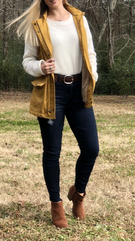 *Mustard vest* Mustard Vest Outfit, Fall Vest Outfits, Riverside Cottage, Mustard Yellow Top, Winter Styling, Yellow Vest, Fall Vest, Mustard Sweater, Plus Size Fall