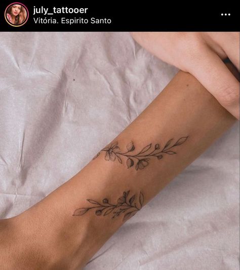 Hand Wrist Wrap Tattoo, Wrist Bracelet Tattoo Unique, Underarm Tattoo Women, Tattoos Elegant, Wrist Tatoo, Wrap Around Wrist Tattoos, Underarm Tattoo, Wrist Bracelet Tattoo, Wrap Around Tattoo