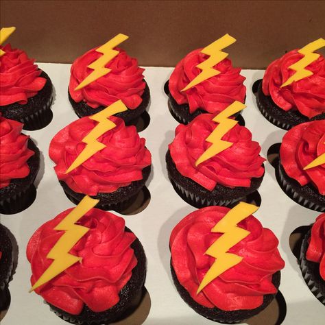 Cars Birthday Party Cupcakes, Lighting Mcqueen Cupcakes, Lightning Mcqueen Smash Cake, Lighten Mcqueen Birthday Party, Lightning Mcqueen Decorations, Lightening Mcqueen Cupcake, Lightening Mcqueen Birthday Party Ideas, Lighting Mcqueen Party, Lightening Mcqueen 3rd Bday