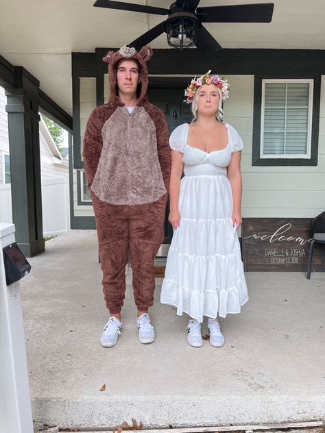 Dani midsommar may queen halloween costume halloween ideas couples costume Midsommar Dani May Queen, Woman's Costume Ideas, Mlm Couple Costume, Spooky Duo Halloween Costumes, Iconic Family Costumes, Midsommar Couple Costume, Alternative Halloween Costume Ideas, Simple Life Costume, Sun And Moon Couples Costume