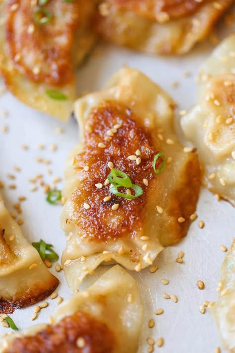 Pan Fried Dumplings Potstickers Recipe Videos, Potsticker Meal, Potsticker Appetizer, Potato Dumplings Asian, Shrimp Dumplings Recipe Dim Sum, Potstickers Recipe, Pan Fried Dumplings, Fried Dumplings, Wonton Recipes