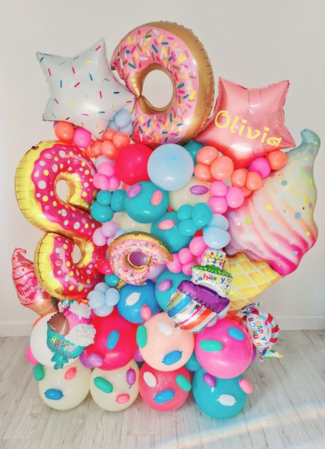 Candy Balloon Bouquet, Sweets Balloon Garland, Donut Balloon Bouquet, Candyland Balloon Decor, Candy Themed Balloon Arch, Candy Land Balloons, Candyland Balloon Bouquet, Girls Barbie Birthday Party, Candy Balloons