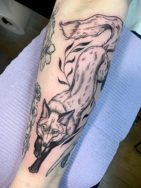 Teen Wolf Tattoo, Mario Tattoo, Fox Tattoo Design, Wing Tattoo Designs, Raven Tattoo, Bear Tattoo, Tiny Tattoo, Fox Tattoo, Hair Tattoos