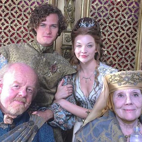 Tyrell Family, Olenna Tyrell, House Tyrell, Game Of Thrones Cast, Margaery Tyrell, Fire And Blood, Growing Strong, Game Of Thrones Funny, Jaime Lannister