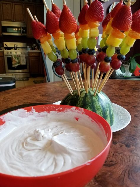 Best Damn Rainbow Fruit Skewers And Dip Out There! – Crazy Green Thumbs Low Country Shrimp Boil, Rainbow Fruit Skewers, Easter Fruit, Fruit Kebabs, Fruit Sticks, Dessert Light, Fruit Platter Designs, Decorações Com Comidas, Fruit Skewers