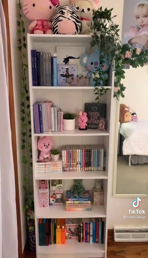 Room Ideas Aesthetic Square Room, Book Cubby Ideas, Bookcase Decor Aesthetic, Room Decor Ideas Bookshelf, Cute Bookcase Ideas, Repisas Aesthetic, Diy Wall Shelving, Cute Bookcase, Wall Shelving Ideas