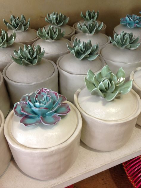 Succulent ceramic jars #anthrofav Tanah Liat, Keramik Design, Ceramic Boxes, Pinch Pots, Pottery Classes, Ceramics Projects, Ceramic Pots, Ceramic Jars, Pottery Designs