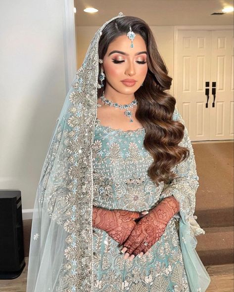 Pakistani Bride Hairstyle, Desi Bridal Makeup, Pakistani Wedding Hairstyles, Asian Wedding Makeup, Asian Bridal Hair, Pakistani Bridal Hairstyles, Asian Bridal Makeup, Pakistani Bridal Makeup, Engagement Hairstyles