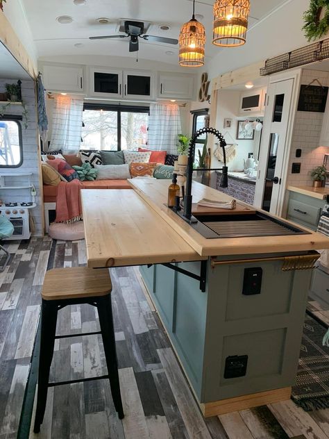 Trailer Living Aesthetic, Renovated Rv Kitchen, Rv Living Full Time Remodel, Cute Campers Inside, Earthy Rv Interior, Rv Breakfast Nook, Camper Home Decor Ideas, Rv Remodeling Ideas Rv Interior, Cozy Rv Aesthetic