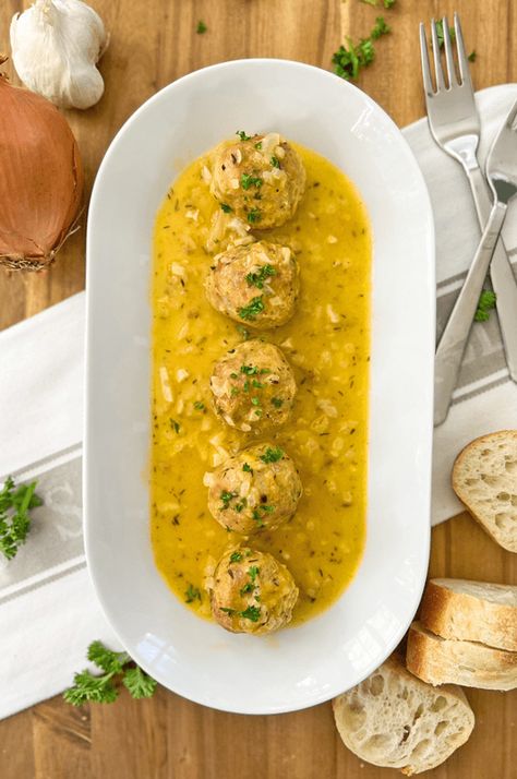 INCREDIBLE White Bean "Meatballs" | Spanish-Style in Onion Sauce Garlic Flatbread Recipe, Bean Meatballs, Garlic Flatbread, Zucchini Meatballs, Homemade Vegetable Broth, Kidney Bean, Onion Sauce, Flatbread Recipes, White Bean