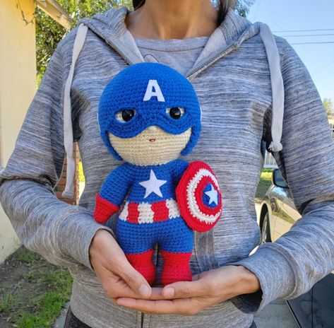 Captain America Amigurumi, Captain America Crochet Pattern Free, Crochet Captain America, Captain America Crochet, Captain America Helmet, Diy Textiles, Crochet Plushies, Free Knitting Pattern, Very Excited