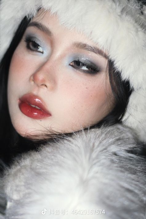 Snow Makeup Aesthetic, Ice Skating Makeup Looks, Frosty Winter Makeup, Ice Punk Aesthetic, Y2k Frosty Makeup, Icy Winter Makeup, Icy Eye Makeup, Cold And Gorgeous Wind Makeup, Snowy Makeup Look