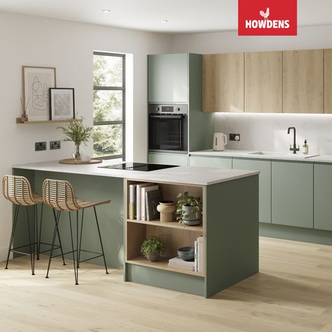 Looking for two tone kitchen cabinets or a two tone kitchen design? Pair our Howdens Clerkenwell Super Matt Reed Green Kitchen and Howdens Greenwich Natural Oak Kitchen to create a modern kitchen design. The contrast between the green kitchen cabinets and oak kitchen cabinets will add colour to your contemporary kitchen design. Pair your green kitchen inspiration with kitchen breakfast bar ideas to utilise space. Finish with a grey marble worktop kitchen to create a luxury look in any home. Natural Oak Kitchen, Howdens Clerkenwell, Green Kitchen Inspiration, Two Tone Kitchen Cabinets, Sage Green Kitchen, Green Kitchen Cabinets, Two Tone Kitchen, Trend Ideas, Oak Kitchen Cabinets