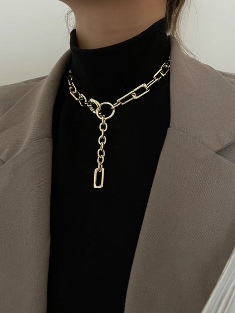 How To Style Necklaces, Color Seasons, Winter Typ, Chain Accessories, Winter Jewelry, Jewelry Inspo, Silver Chain Necklace, Simple Necklace, Winter Accessories