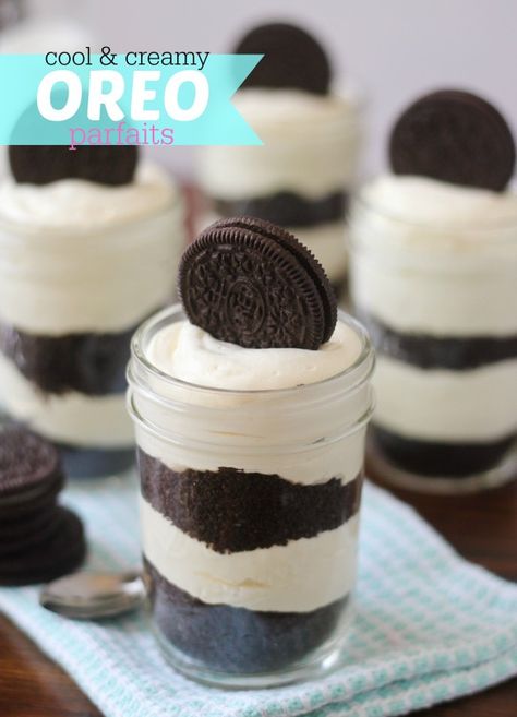 Cool & Creamy Oreo Parfaits Oreo Parfait, No Bake Oreo Cake, Oreo Desserts, Oreo Cheesecake Recipes, No Bake Oreo Cheesecake, Dessert Mini, Mason Jar Desserts, Cheesecake In A Jar, Cake In A Jar