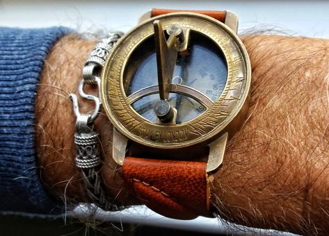 Sundial watch with compass Awesome Watches, Solar Watch, Amazing Watches, Outdoor Survival, Men's Watches, Wristwatch Men, Wrap Watch, Wrist Watches, Cool Watches