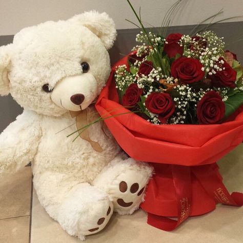 Bouquet with red roses and a big teddy bear by Fiorissimo.gr Valentine Gifts Teddy Bear, Teddy Bear Flower Bouquet, Big Teddy Bear Valentines Day, Teddy Bear Gift Girlfriend, Teddy Bear And Roses, Teddy Bear And Flowers, Roses Teddy Bear, Teddy Bear With Flowers, Teddy Bear Flowers