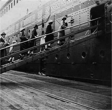 Titanic Photoshoot, 1912 Aesthetic, Titanic Real Photos, Titanic Room, Titanic Boat, Original Titanic, Titanic Belfast, Real Titanic, Titanic Photos