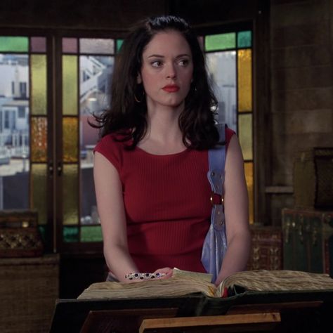 #charmed #rosemcgowan #2000s #witchyvibes Charmed Tv Show Outfits, Blowout Hair Medium, Paige Charmed, Paige Matthews, Charmed Tv Show, Beverly Hills Chihuahua, Charmed Tv, Rose Mcgowan, Hula Dance