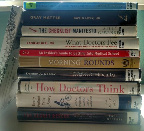 Pre med school reading list Books For Premed Students, Books Medical Students Should Read, Medical Assistant Books, Mbbs 1st Year Books, Books For Med Students, Medical Textbooks Aesthetic, Medicine Books Medical School, College Pre Med Aesthetic, Doctor Books Medical