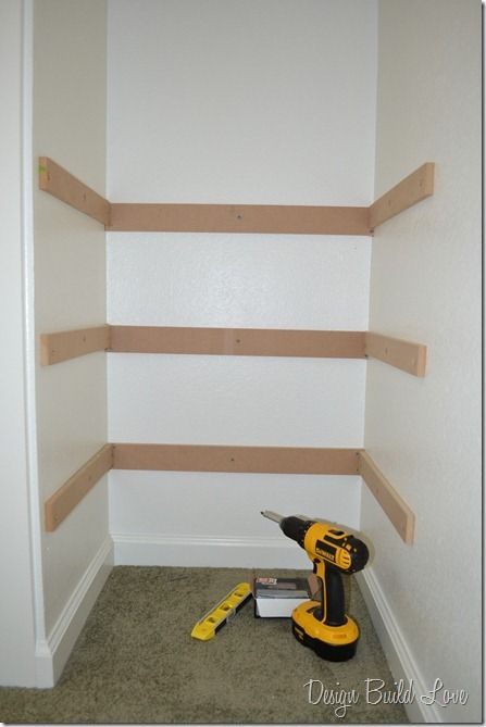 Hometalk :: 7 Simple Steps to Create Cheap & Easy Built-In Closet Storage Organize Closet Space, Ikea Desk Hack, Closet Diy, Diy Regal, Diy Rangement, Interior Vintage, Build A Closet, Small Closet, Closet Shelves