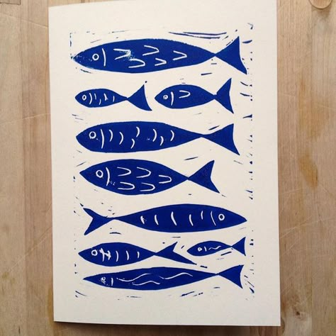 Lino Fish Prints, Fish Drawing Abstract, Blue Fish Painting, Linocut Fish Print, Easy Linocut Prints Ideas, Linocut Prints Ideas Simple, Linocut Prints Simple, Fish Lino Print, Fish Printmaking