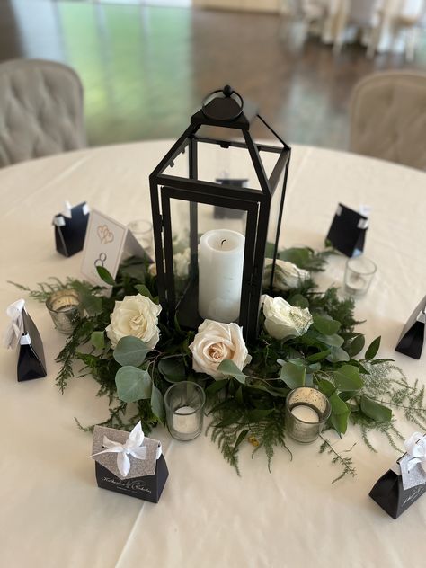 Lantern Wedding Centerpieces Diy, Black And Sage Wedding Centerpieces, Wedding Centerpiece Lantern And Flowers, Candle Lantern Centerpieces Wedding, Modern Lantern Centerpieces, Green Wedding Table Decorations, White Lantern Wedding Centerpieces, Wedding Centerpieces With Lanterns, Lantern Centre Pieces