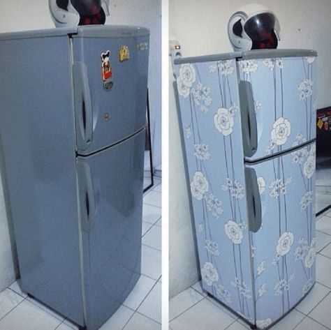 Painting Fridge Diy, Fridge Wrapping Ideas, Old Refrigerator Ideas, Diy White Fridge Makeover, Fridge Cover Ideas, Painting Refrigerator Diy, Paint A Refrigerator Diy Fridge Makeover, Diy Fridge Makeover, Paint Old Fridge