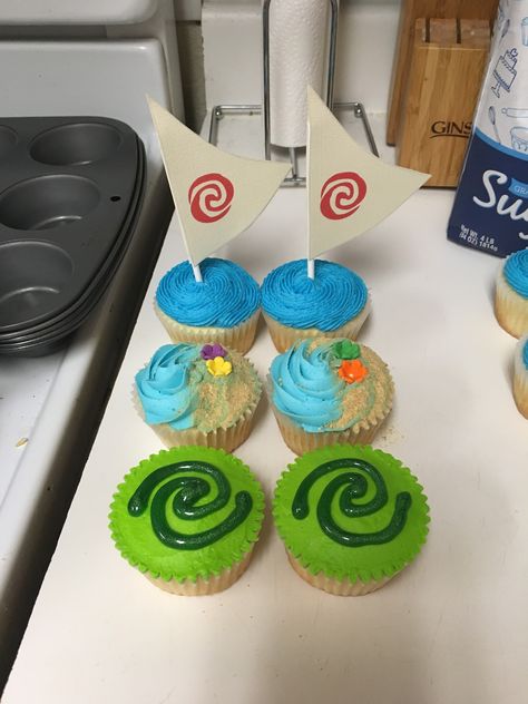 Moana Tafiti Birthday Cake, Moana Pull Apart Cupcakes, Moana Theme Cupcakes, Moana Birthday Cake Diy, Moana Themed Birthday Party Food, Moana Cupcakes Ideas, Maui Cupcakes, Moana Cupcake Cake, Moana Birthday Cupcakes