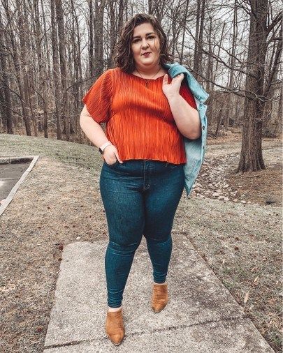 26 Outfit Ideas For Women With Big Thighs For A Chic Look Best Outfits For Women, Plus Size Fasion, Night Ootd, Suits And Sneakers, Black Pants Outfit, Legs Outfit, White Wide Leg Pants, Bohemian Pants, Chubby Fashion