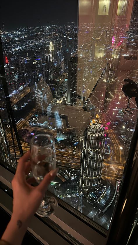 E N A Luxurious Lifestyle Aesthetic, Bougie Aesthetic, Luxury Photos, City View Night, City View Apartment, Life Goals Future, Dubai Vacation, Dubai Aesthetic, City At Night