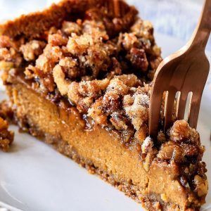 Praline Pumpkin Pie Praline Pumpkin Pie, Pumpkin Pie Recipe Easy, Paleo Snack, Easy Pumpkin Pie, Pumpkin Pie Recipe, Thanksgiving Pies, Pumpkin Pie Recipes, Thanksgiving Desserts, Pumpkin Dessert