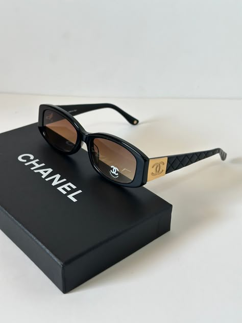 Stylish Sunglasses Women, Expensive Sunglasses, Luxury Shades, Pretty Sunglasses, Cute Glasses Frames, Eye Accessories, Classy Glasses, Chanel Glasses, Sunglasses Aesthetic