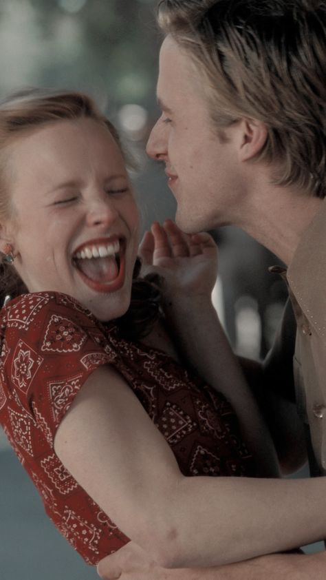 𝒕𝒉𝒆 𝒏𝒐𝒕𝒆𝒃𝒐𝒐𝒌 The Notebook Scenes, I Love Cinema, Nicholas Sparks, Mia 3, Rachel Mcadams, Movie Couples, Channing Tatum, The Notebook, Romantic Movies