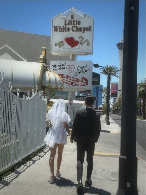 Priscilla Presley Wedding, Wedding In Vegas, Coney Island Baby, Elvis Wedding, Las Vegas Wedding Photos, Vegas Wedding Photos, Vegas Wedding Chapel, Little White Chapel, White Chapel