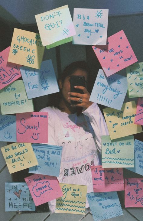 Stick Notes Ideas Wall, Sticky Notes Wall Decor, Sticky Note Wall, 2013 Aesthetic, Sticky Notes Quotes, Illusion Photos, Mirror Quotes, Exam Motivation, Instagram Feed Ideas Posts