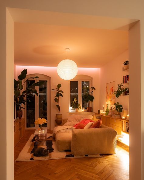 interiorstellar (@interiorstellar) on X Cozy Living Room Design, Warm Lighting, Living Room Organization, Home Design Living Room, Living Wall, Apartment Inspiration, Living Room Colors, Living Room Style, Living Room Inspo