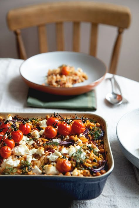 Orzo And Feta, Best Pasta Bake Recipe, Baked Orzo, Pasta Bake Recipes, Ella Vegan, Baked Chicken Pasta Recipes, Sausage Pasta Bake, Baked Feta Pasta, Chorizo Recipes