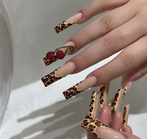 Nails Almond French, Fake Nails Almond, Cheetah Nail Designs, Cheetah Print Nails, Cheetah Nails, Short Fake Nails, Press On Nails Medium, Punk Nails, Print Nails