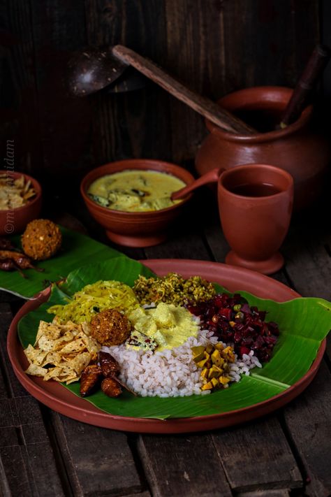 Kerala Meals, Rosé Blackpink Blue, Indian Meal, Food Pic, Sri Lankan Recipes, Indian Rice, Kerala Food, Brother Quotes, Vegetarian Meal