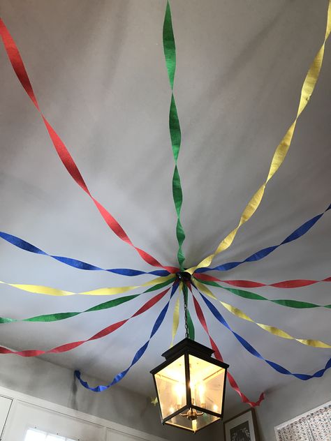 Streamers Birthday Decor, Blue Streamers Decoration, Birthday Decorations Streamers, Party Streamers Aesthetic, Streamer Birthday Decorations, Ways To Hang Streamers, How To Decorate With Streamers Easy, Decorating With Streamers Birthday, Streamer Ideas Birthday