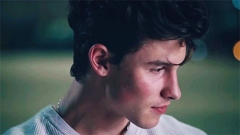 - 𝘚𝘩𝘢𝘸𝘯 𝘴𝘪𝘦𝘮𝘱𝘳𝘦 𝘩𝘢 𝘴𝘪𝘥𝘰 𝘶𝘯 𝘣𝘶𝘦𝘯 𝘤𝘩𝘪𝘤𝘰 𝘤… #fanfic # Fanfic # amreading # books # wattpad Shawn Mendes Gif, Cute Nerd, Blink Blink, Beautiful Soul, Shawn Mendes, Santa Monica, Songwriting, Fangirl, Books Wattpad