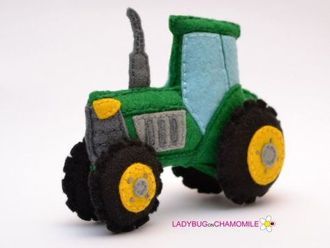 Tractor Ornaments, Felt Tractor, Farm Ornaments, Toy Keychain, Baby Mobil, Baby Mobiles, Felt Christmas Ornaments, Needle Felt, Felt Toys