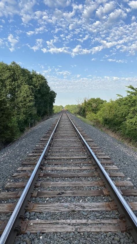 Minnesota Railroad Track Pictures, Train Tracks Photography, Track Pictures, Road Pictures, Cute Love Wallpapers, New Background Images, Green Lifestyle, Beach Wallpaper, New Backgrounds